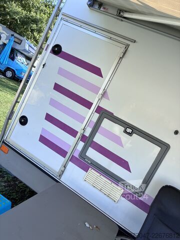 Alkovu-matkailuauto Bimobil ST420