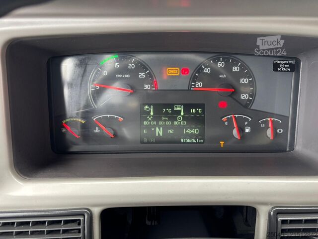 Touring automobil Volvo B8R 9500 4x2 AC / AUXILIARY HEATING / WC / WHEE...