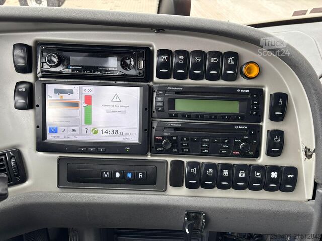 Touring automobil Volvo B8R 9500 4x2 AC / AUXILIARY HEATING / WC / WHEE...