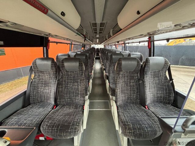 Touring automobil Volvo B8R 9500 4x2 AC / AUXILIARY HEATING / WC / WHEE...
