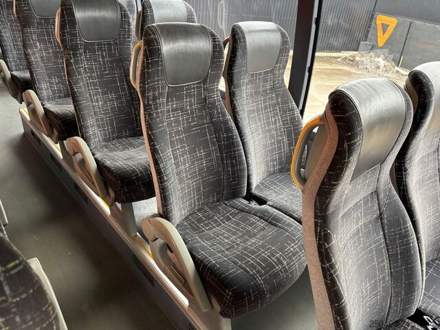 Touring automobil Volvo B8R 9500 4x2 AC / AUXILIARY HEATING / WC / WHEE...