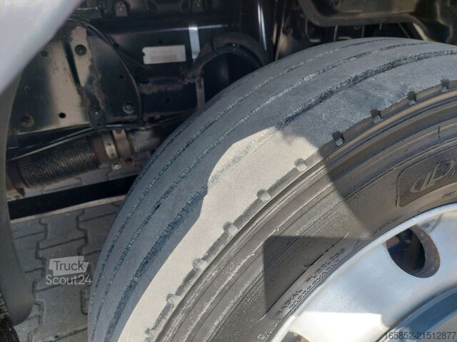 Curtain sided MAN TGL 8.220