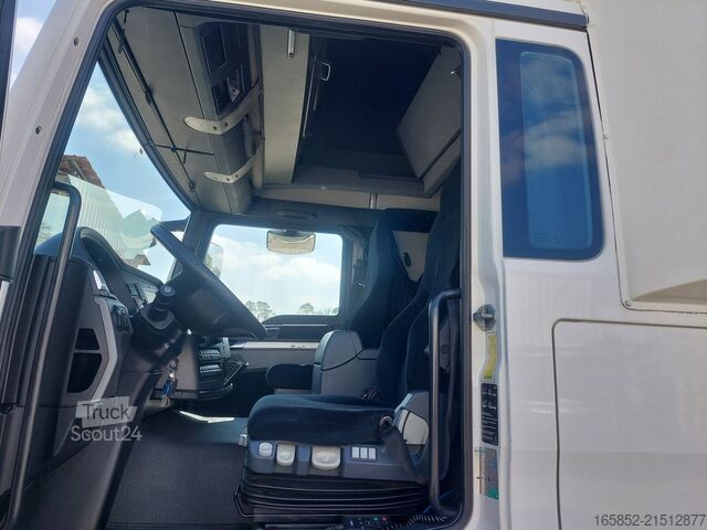 Curtain sided MAN TGL 8.220