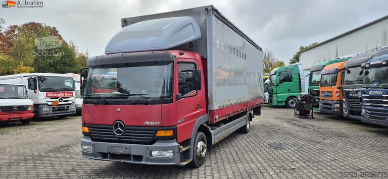 Gardinsided kassevogn Mercedes-Benz 823 LBW | Radstand 4900 mm | 7.2 m Pritsche Klima | 3 Pedals