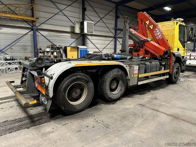 Containertransport (haakarmsysteem) Iveco TRAKKER 350 6x4 HOOKLIFT + CRANE FASSI F120.22 ...