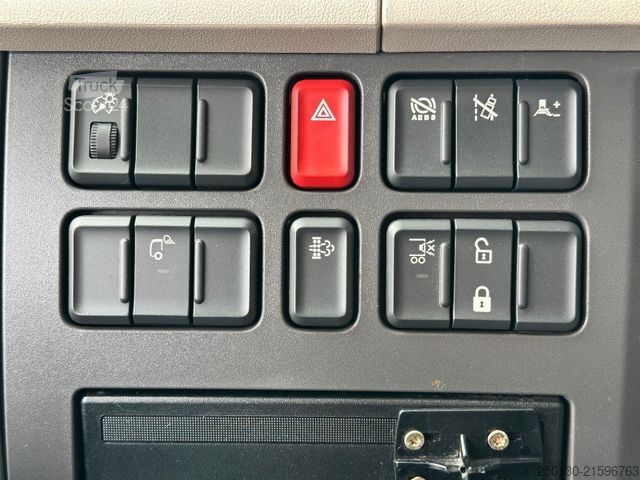 Garbage truck DAF LF250 FA 4x2 Hutton  Papierschredder