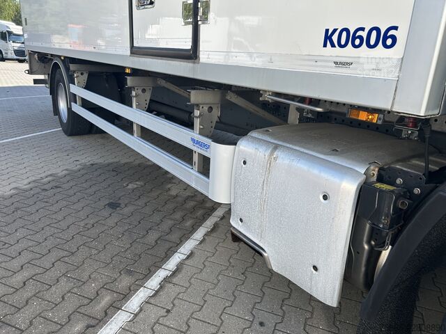 Chladírenská/mrazírenská přeprava DAF CF 300 FA / Carrier Multi Temp Koeler / Burgers...