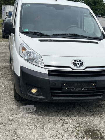 Umpikorja-auto Toyota Proace