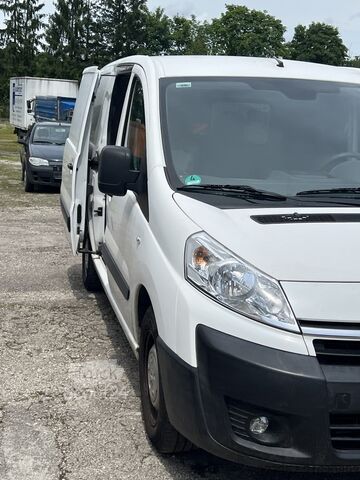 Umpikorja-auto Toyota Proace