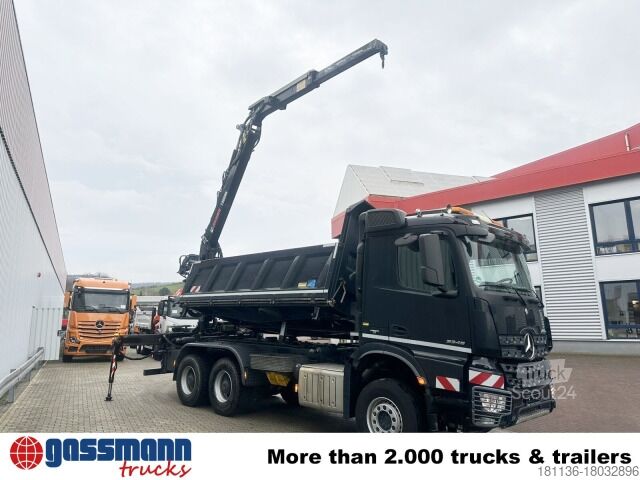 Kipper LKW Mercedes-Benz Arocs 3345 K 6x4, Heckkran Hiab Jonsered 1300RS79,