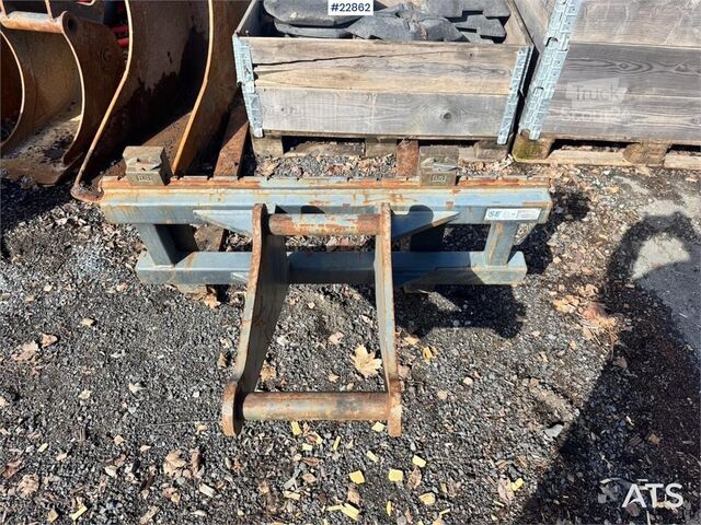 SE-lavahaarukat kaivinkoneeseen.  SE pallet forks for excavator.