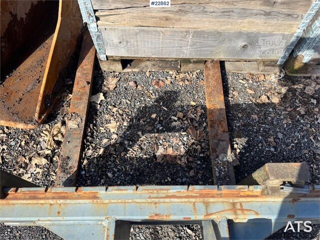 SE-lavahaarukat kaivinkoneeseen.  SE pallet forks for excavator.