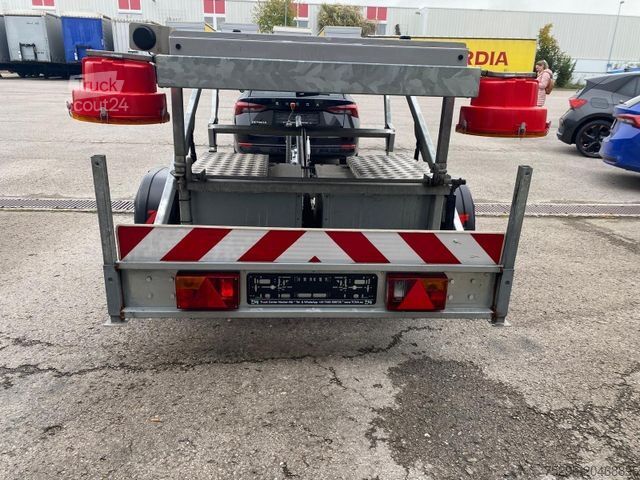 Piekabe  Trebbiner 1 Achs LED Vorwarntafel verzinkt