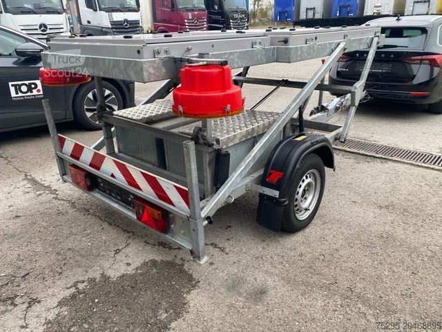 Piekabe Trebbiner 1 Achs LED Vorwarntafel verzinkt