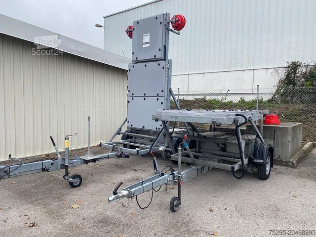 Piekabe  Trebbiner 1 Achs LED Vorwarntafel verzinkt