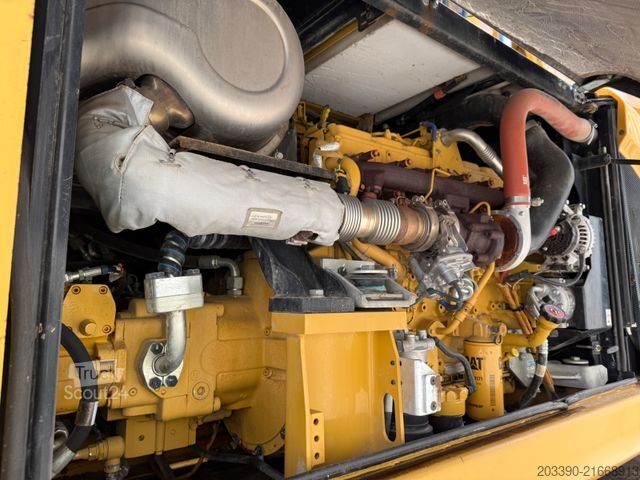 Mobile excavator CATERPILLAR M318F / 9.852 H / Deutsche Maschine