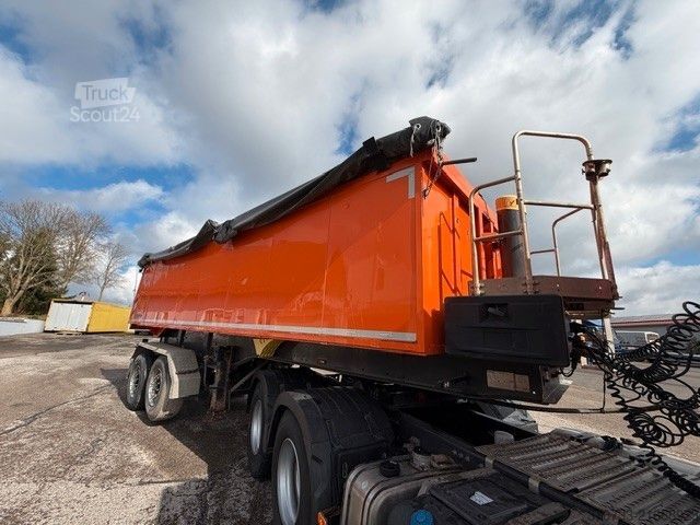 Tipper semitrailer LANGENDORF SKA 18/26 Thermo Liftachse 26,9 m³