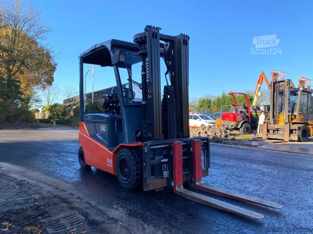 Forklift Toyota 8FBMT35