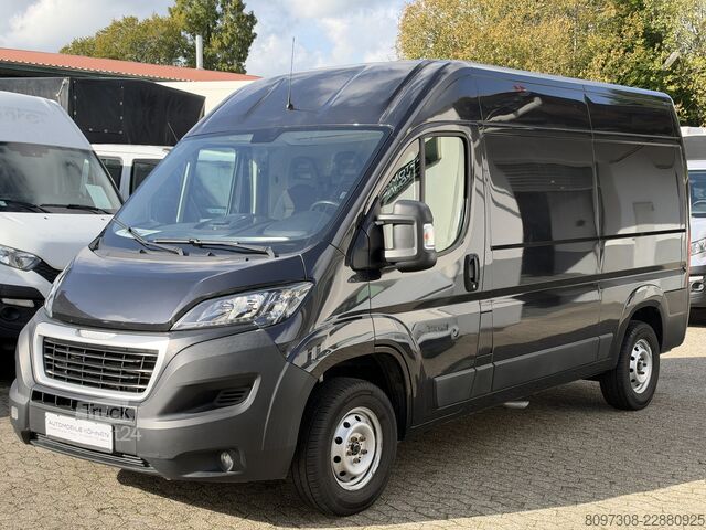 Dubă cu acoperiș înalt Peugeot Boxer L2H2  2x VORHANDEN   AHK   NAVI   REGAL