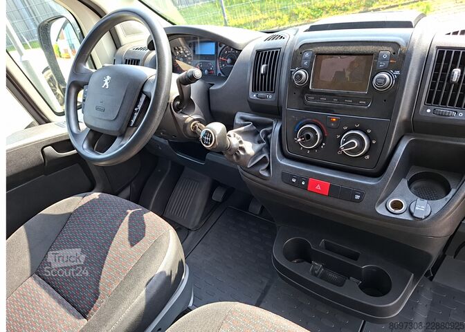 Dubă cu acoperiș înalt Peugeot Boxer L2H2  2x VORHANDEN   AHK   NAVI   REGAL