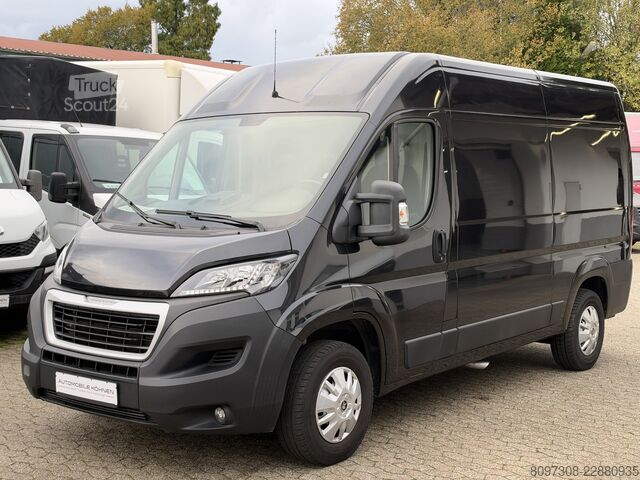 Dubă cu acoperiș înalt Peugeot Boxer L2H2  2x VORHANDEN   AHK   NAVI   REGAL