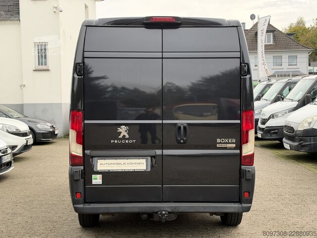 Dubă cu acoperiș înalt Peugeot Boxer L2H2  2x VORHANDEN   AHK   NAVI   REGAL