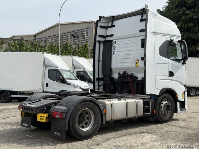 стандартний тягач Iveco SWAY 490