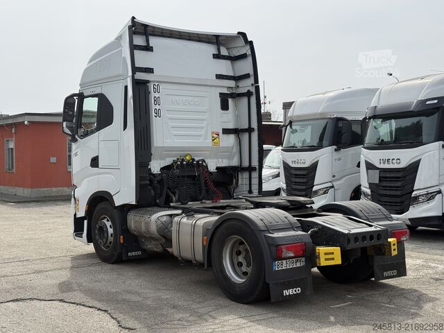 стандартний тягач Iveco SWAY 490