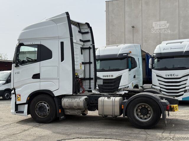 стандартний тягач Iveco SWAY 490