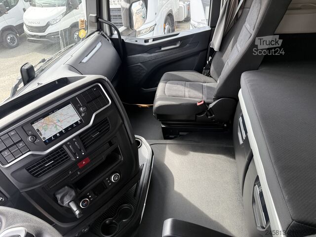 стандартний тягач Iveco SWAY 490