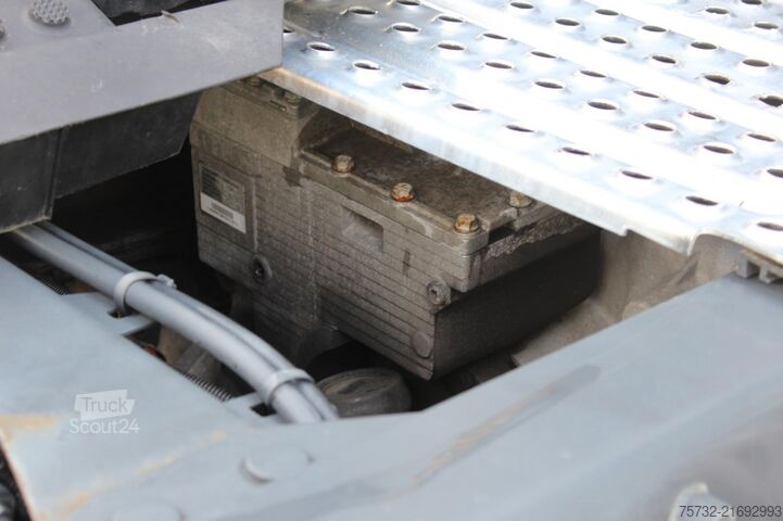 Zapreminski vučni traktor Renault T480 Retarder Hi-Sleeper 2 Tanks Alu-Felgen