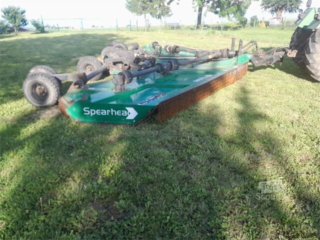 Faucheuse à prairie Spearhead Multicut 820R