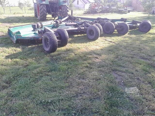 Faucheuse à prairie Spearhead Multicut 820R