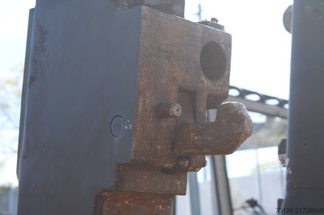 Empileur de conteneurs Kalmar DC 13.6-600 empty container handler