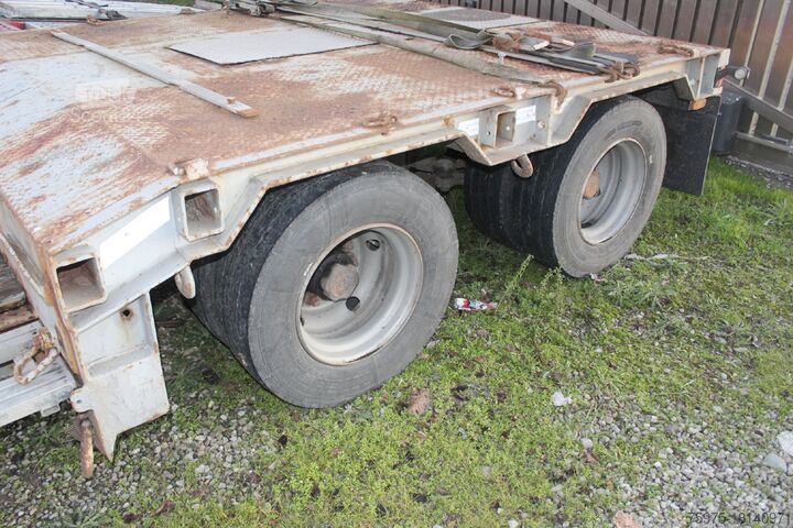 Diepladeroplegger voor het vervoer van bouwmachines bertoja