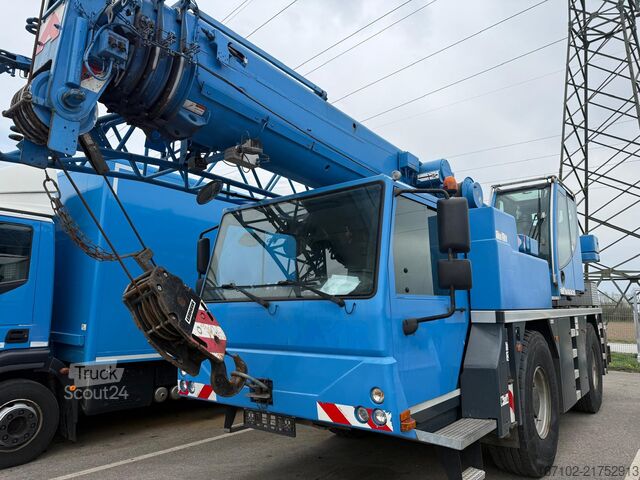 Auto-dizalica montirana na kamionu Liebherr LTM 1030-2.1