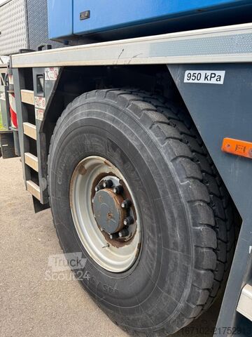 Auto-dizalica montirana na kamionu Liebherr LTM 1030-2.1