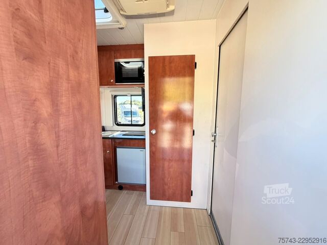 Boskapsbil SCANIA P320 EHC Aufbau 6-7 Pferde Wohnung