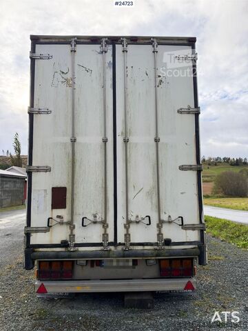 Ekeri polpriklopnik s kesonom z aluminijastimi rampami Ekeri Box semi-trailer with aluminium ramps