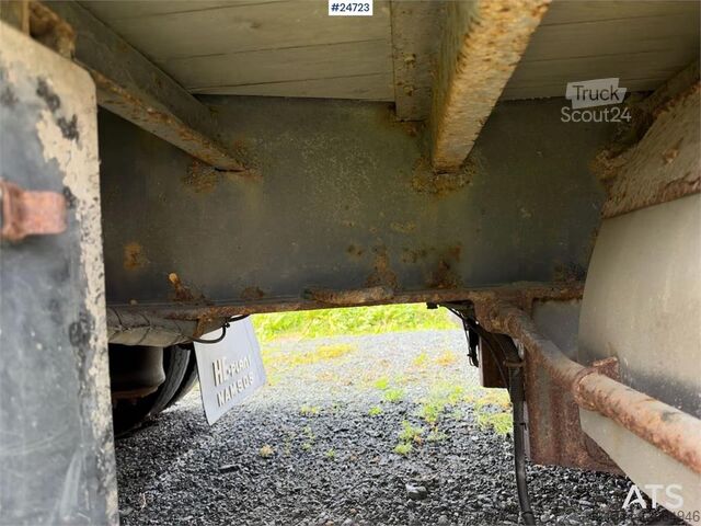 Ekeri polpriklopnik s kesonom z aluminijastimi rampami Ekeri Box semi-trailer with aluminium ramps