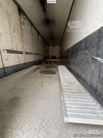 Ekeri polpriklopnik s kesonom z aluminijastimi rampami Ekeri Box semi-trailer with aluminium ramps