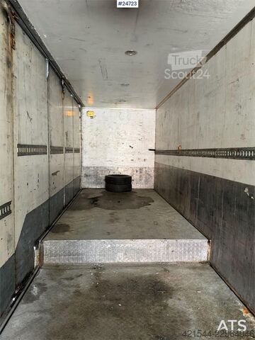 Ekeri polpriklopnik s kesonom z aluminijastimi rampami Ekeri Box semi-trailer with aluminium ramps