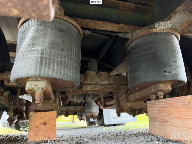 Ekeri polpriklopnik s kesonom z aluminijastimi rampami Ekeri Box semi-trailer with aluminium ramps