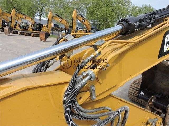 Гусеничний екскаватор CATERPILLAR 320GC