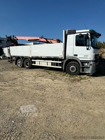 Camion cu platformă și prelată Mercedes-Benz Actros 2544L
