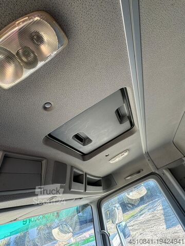 Camion cu platformă și prelată Mercedes-Benz Actros 2544L