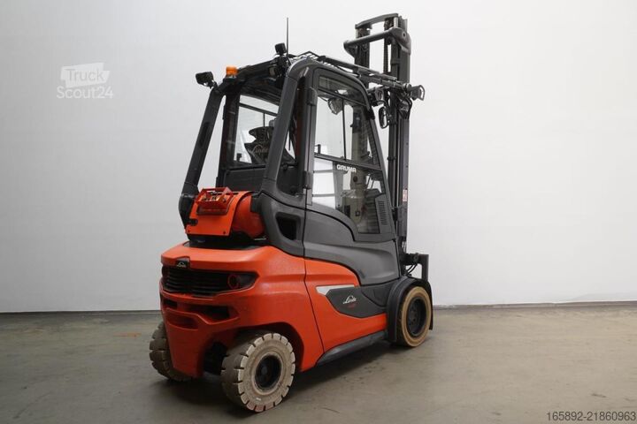 رافعة شوكية Linde H 35 T 1202