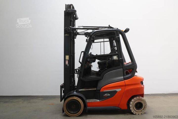 رافعة شوكية Linde H 35 T 1202