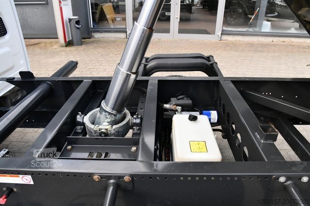 Tippbil skåpbil IVECO Daily 35S140 DoKa Dreiseitenkipper RWD  AHK 3,5T