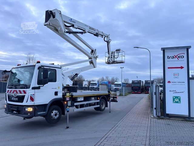 Arbetsplattform lastbil MAN TGL 8.180 GSR Gelenkteleskop 26 Meter
